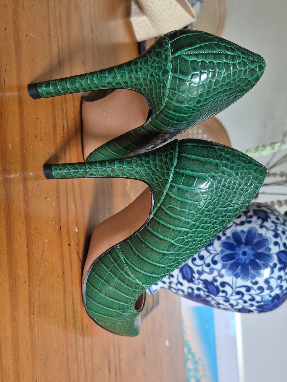 Never Worn!NEWMichael Shannon Emerald Green Croc-Embossed Pointed Stiletto Pumps